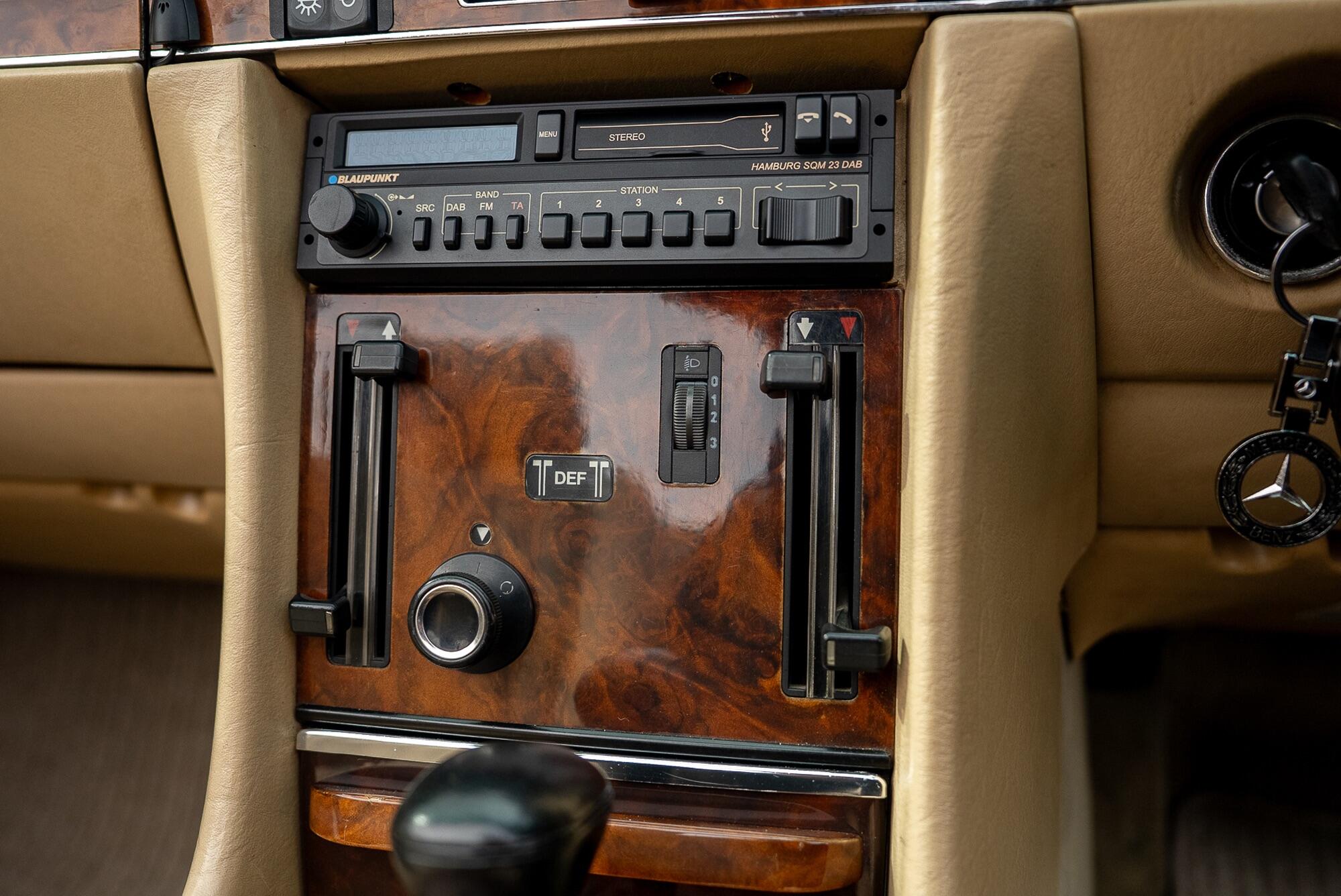 Mercedes-Benz 500 SL view 48