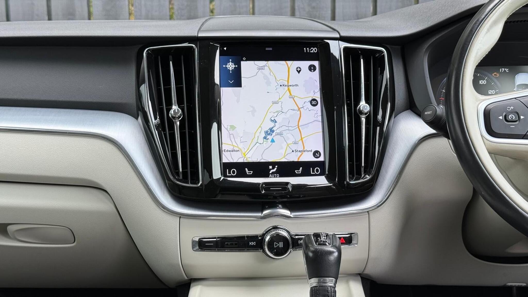 Volvo XC60 view 16