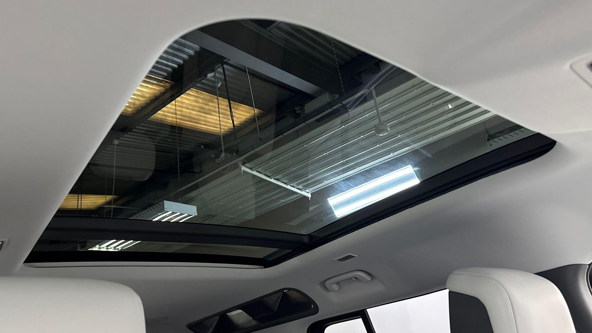 Land Rover Defender view 21