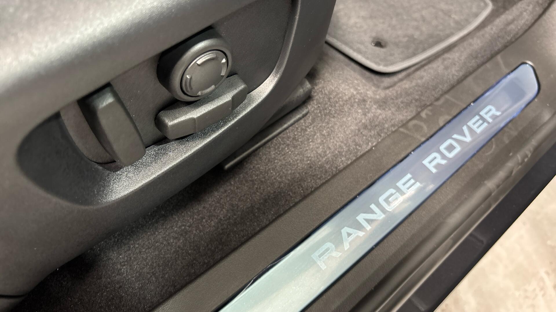 Land Rover Discovery Sport view 42