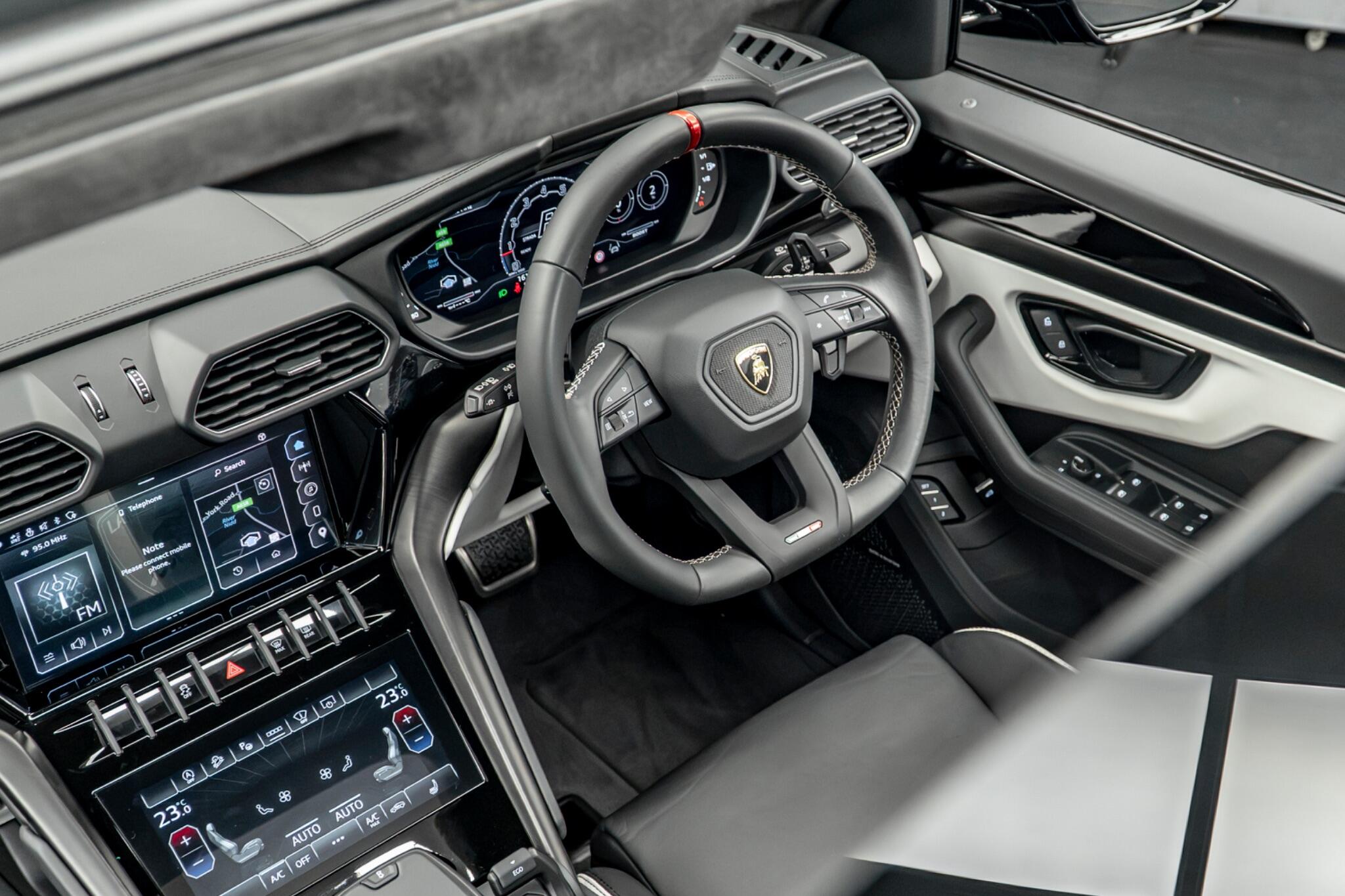 Lamborghini Urus view 42