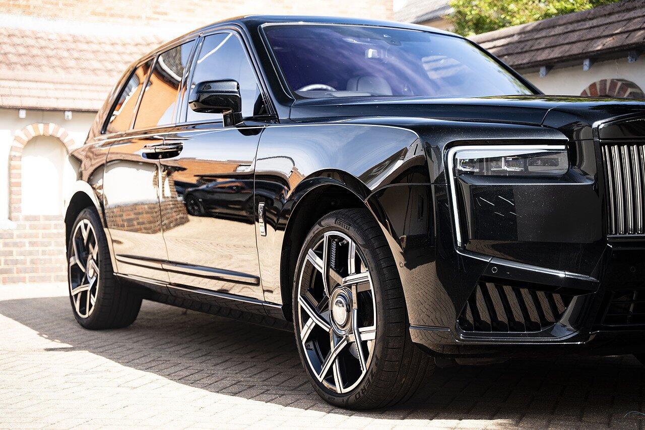 Rolls-Royce Cullinan view 6