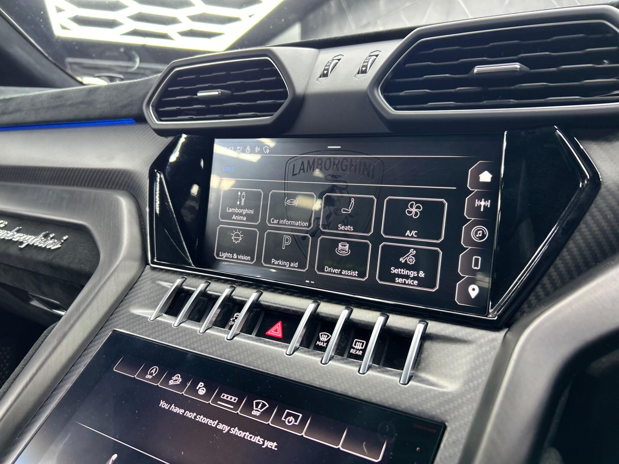 Lamborghini Urus view 56