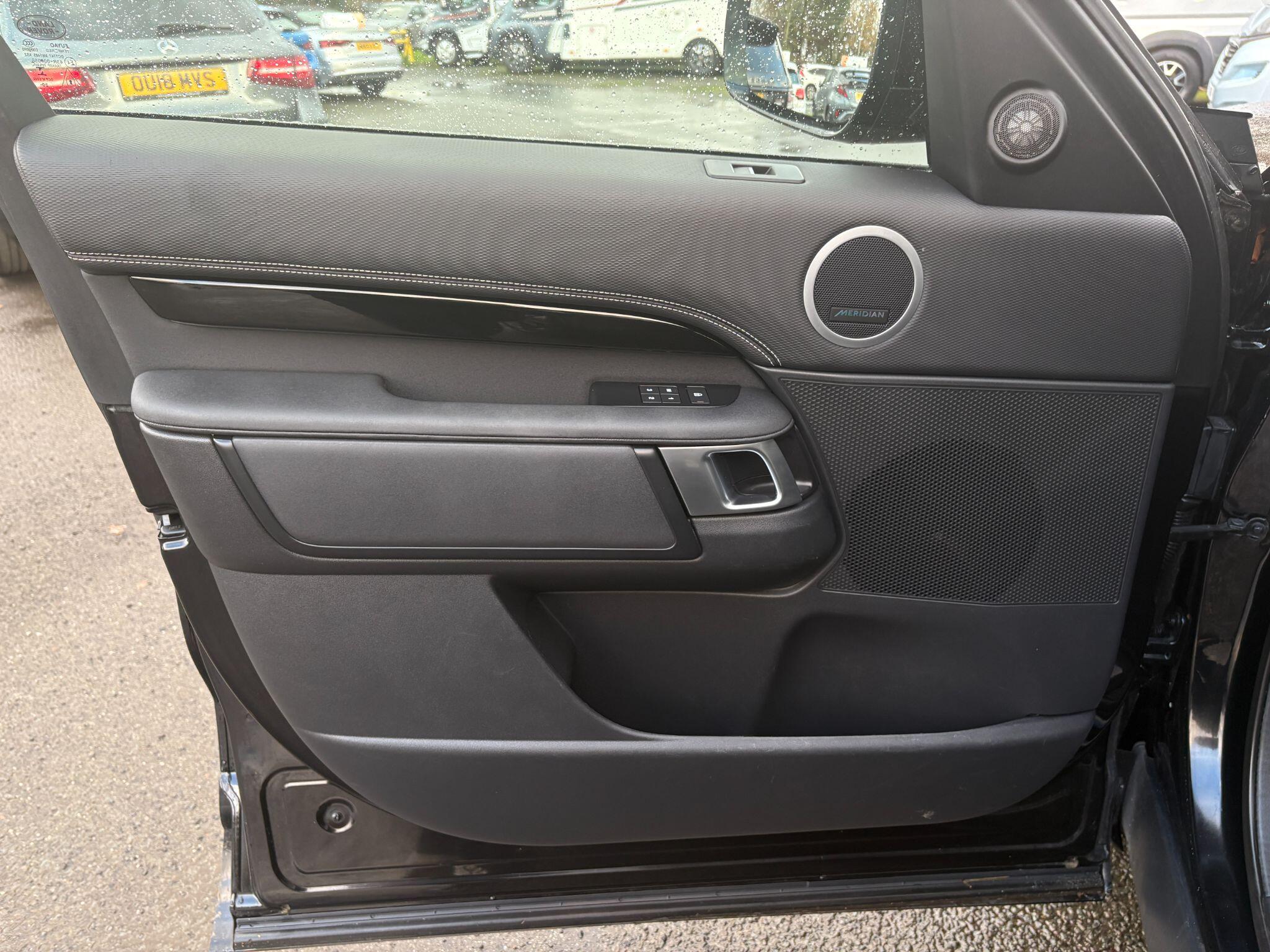 Land Rover Discovery 3 view 23