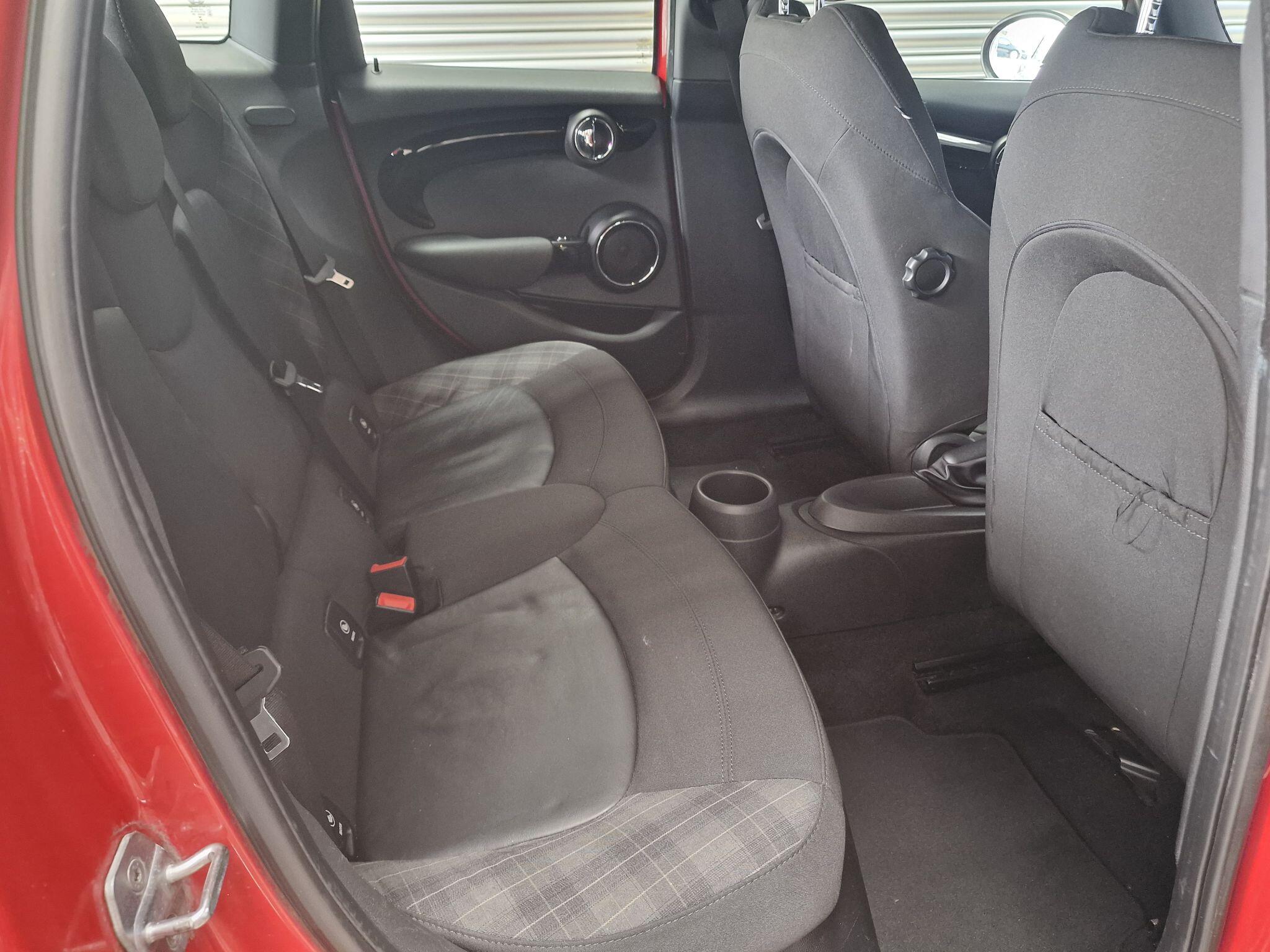 2015 MINI Hatch image 12