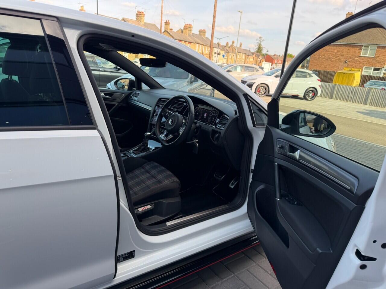 Volkswagen Golf view 16