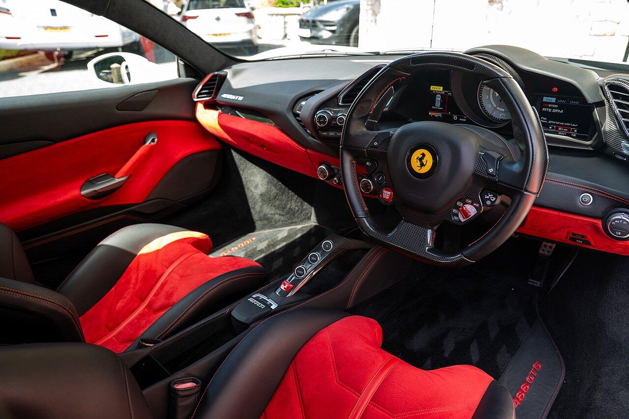 Ferrari 488 view 40