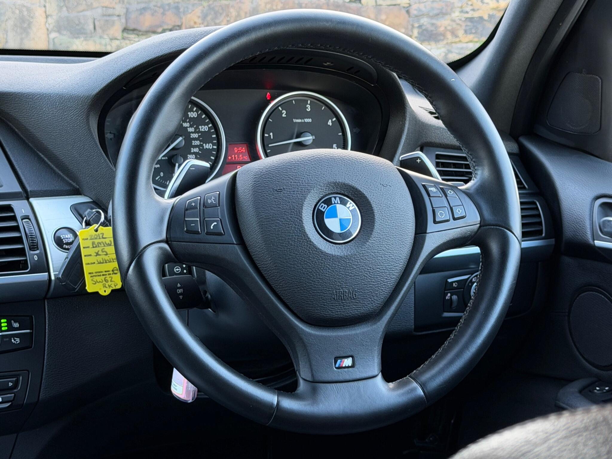 BMW X5 view 24