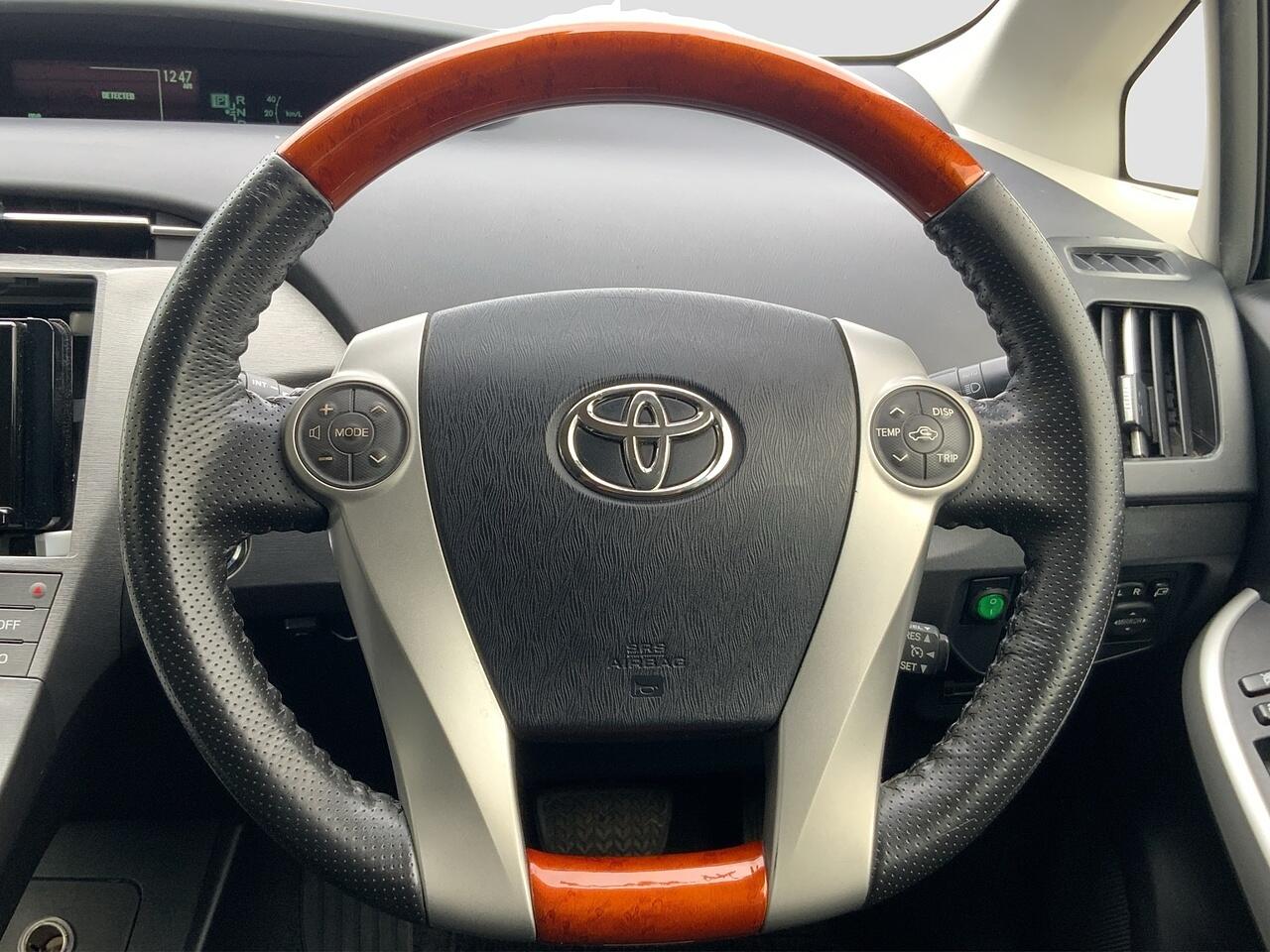 Toyota Prius view 9
