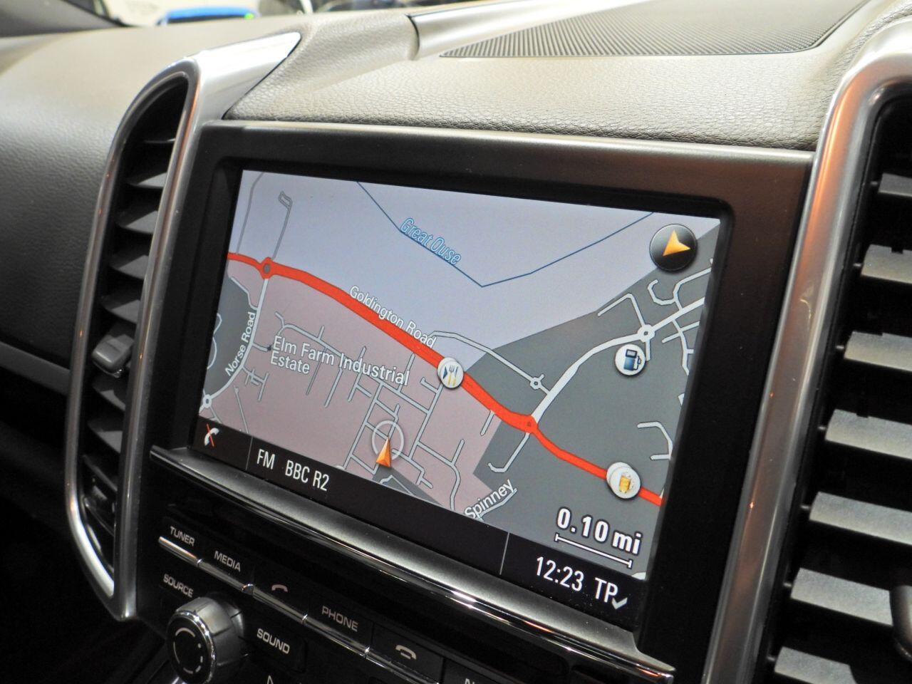 Porsche Cayenne view 26