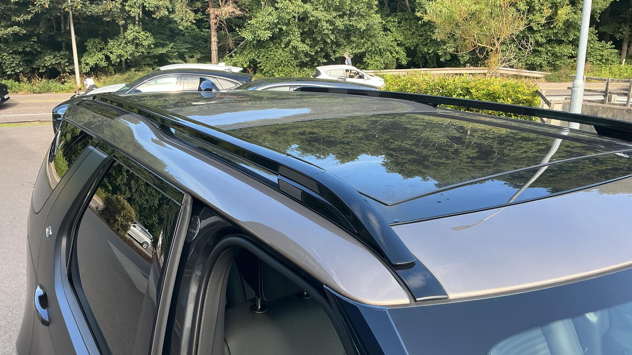 Land Rover Discovery view 24