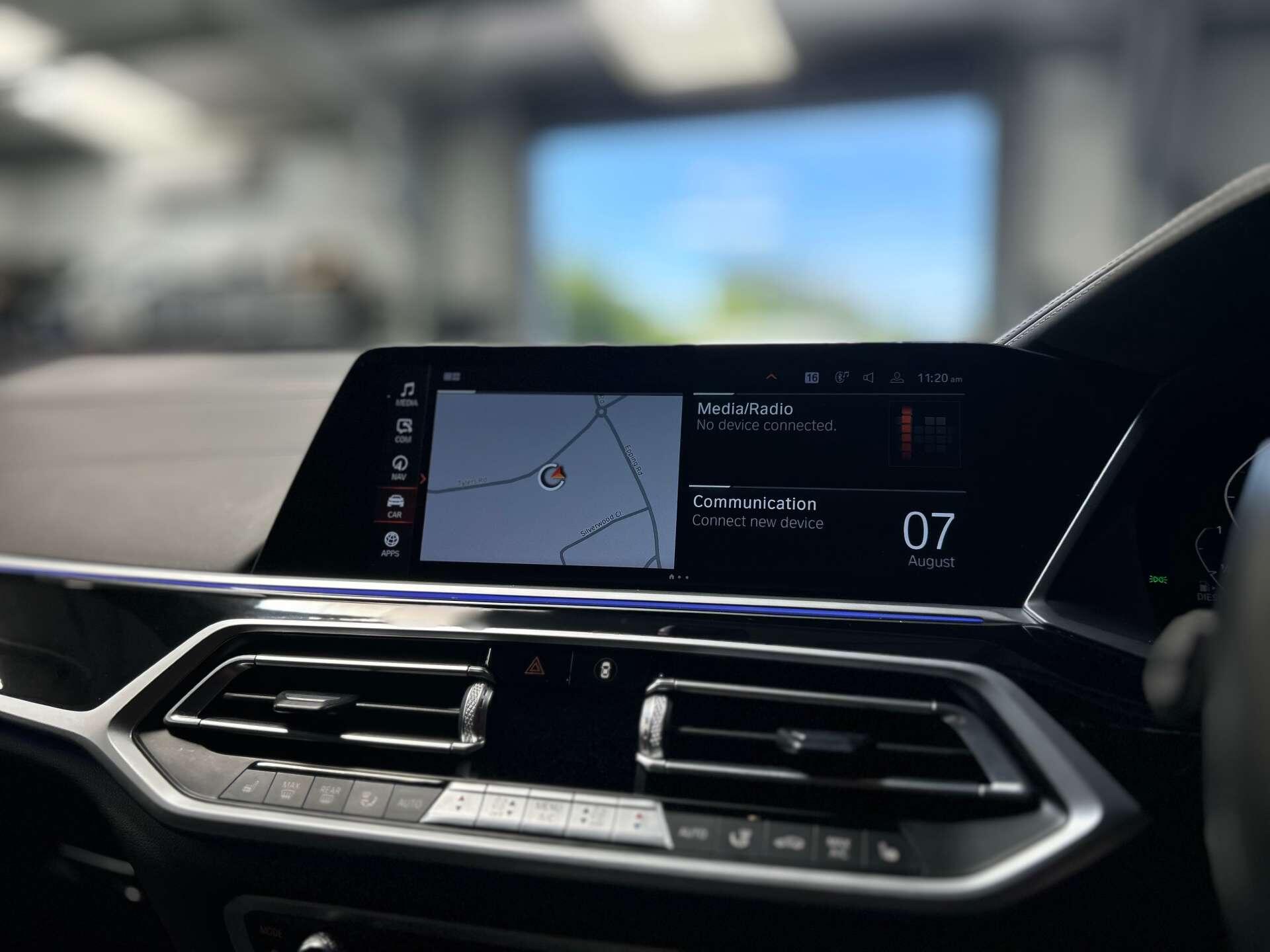 BMW X7 view 24