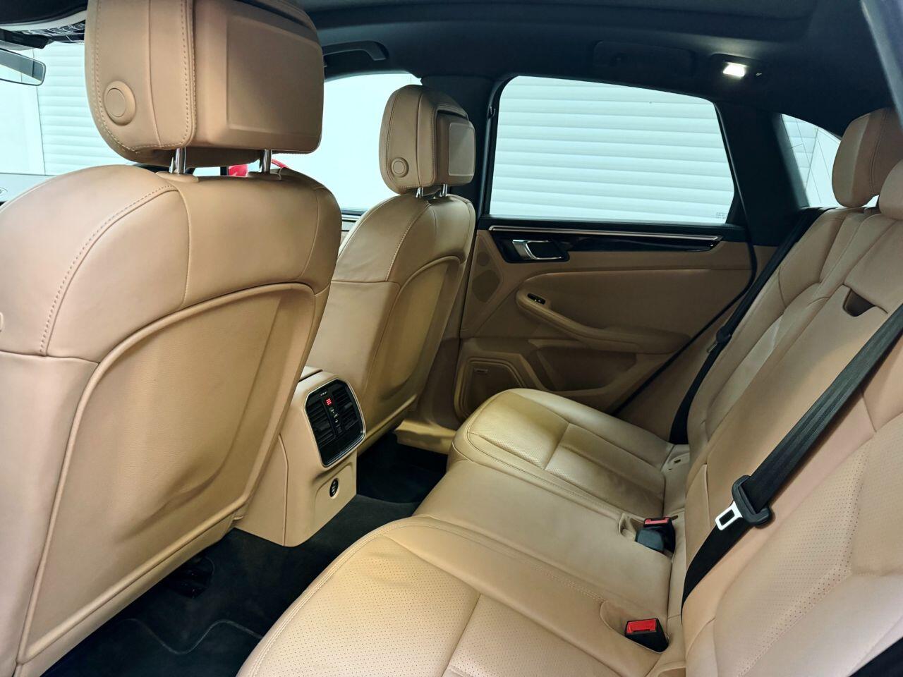 Porsche Macan view 25