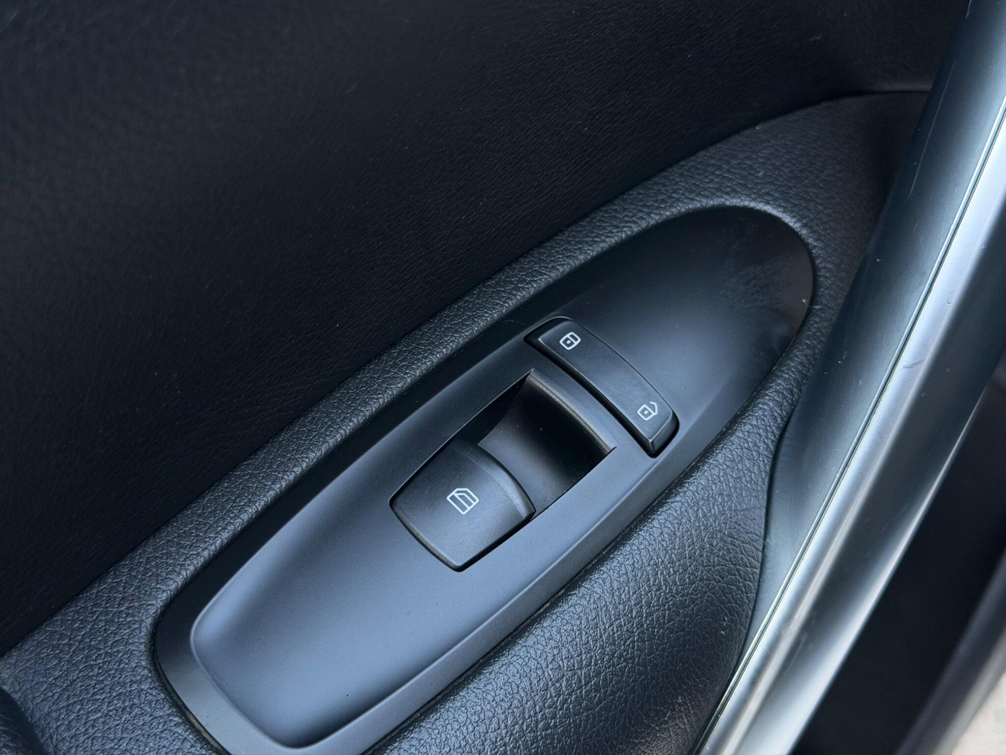 Mercedes-Benz X-Class view 20