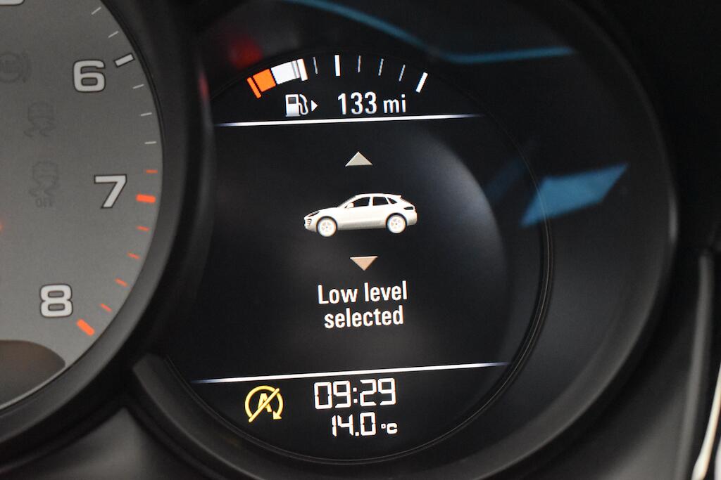 Porsche Macan view 17