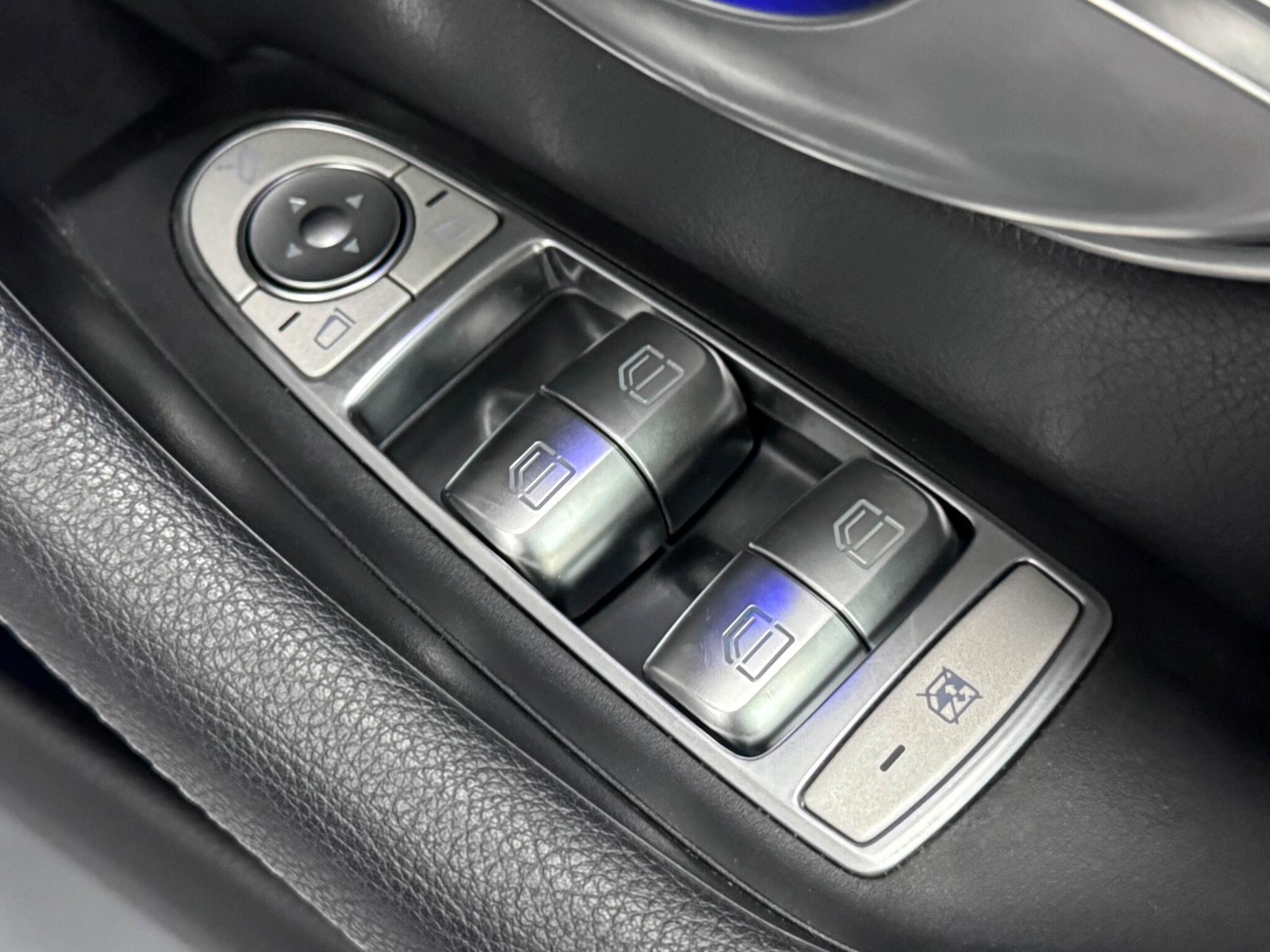 Mercedes-Benz CLS view 21
