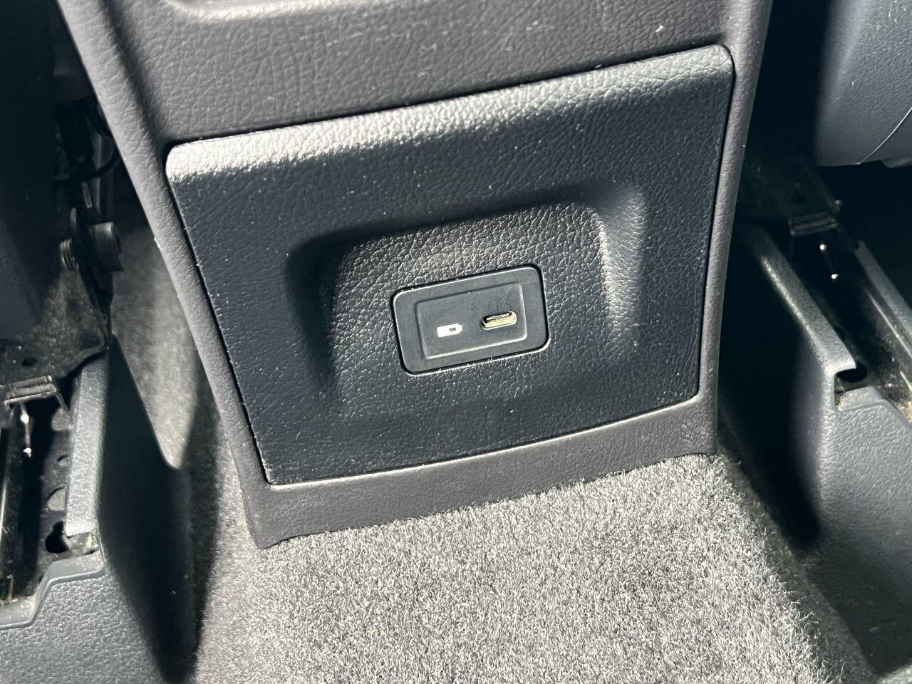Mercedes-Benz Gla view 22