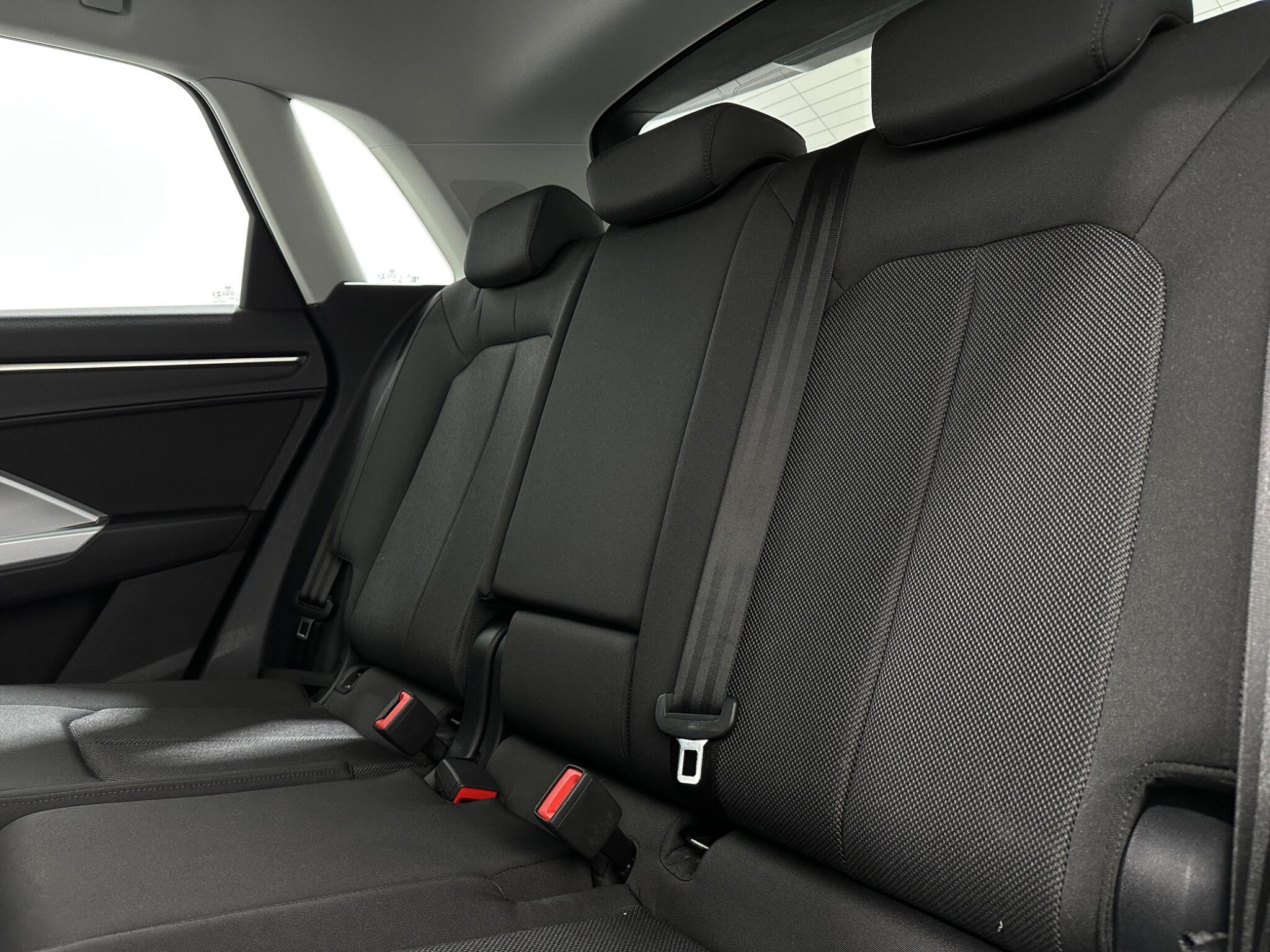 Audi Q3 view 39