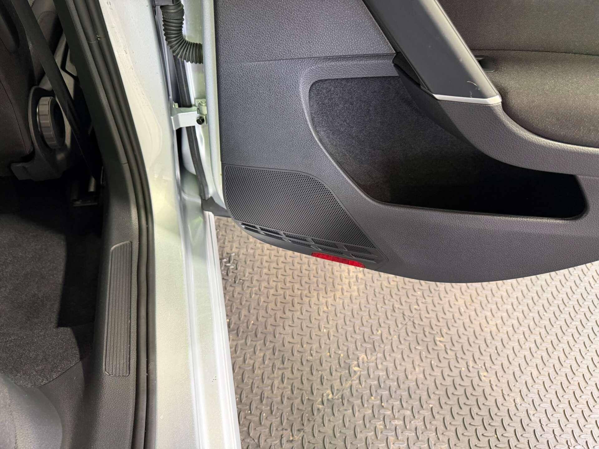 Volkswagen Golf view 48