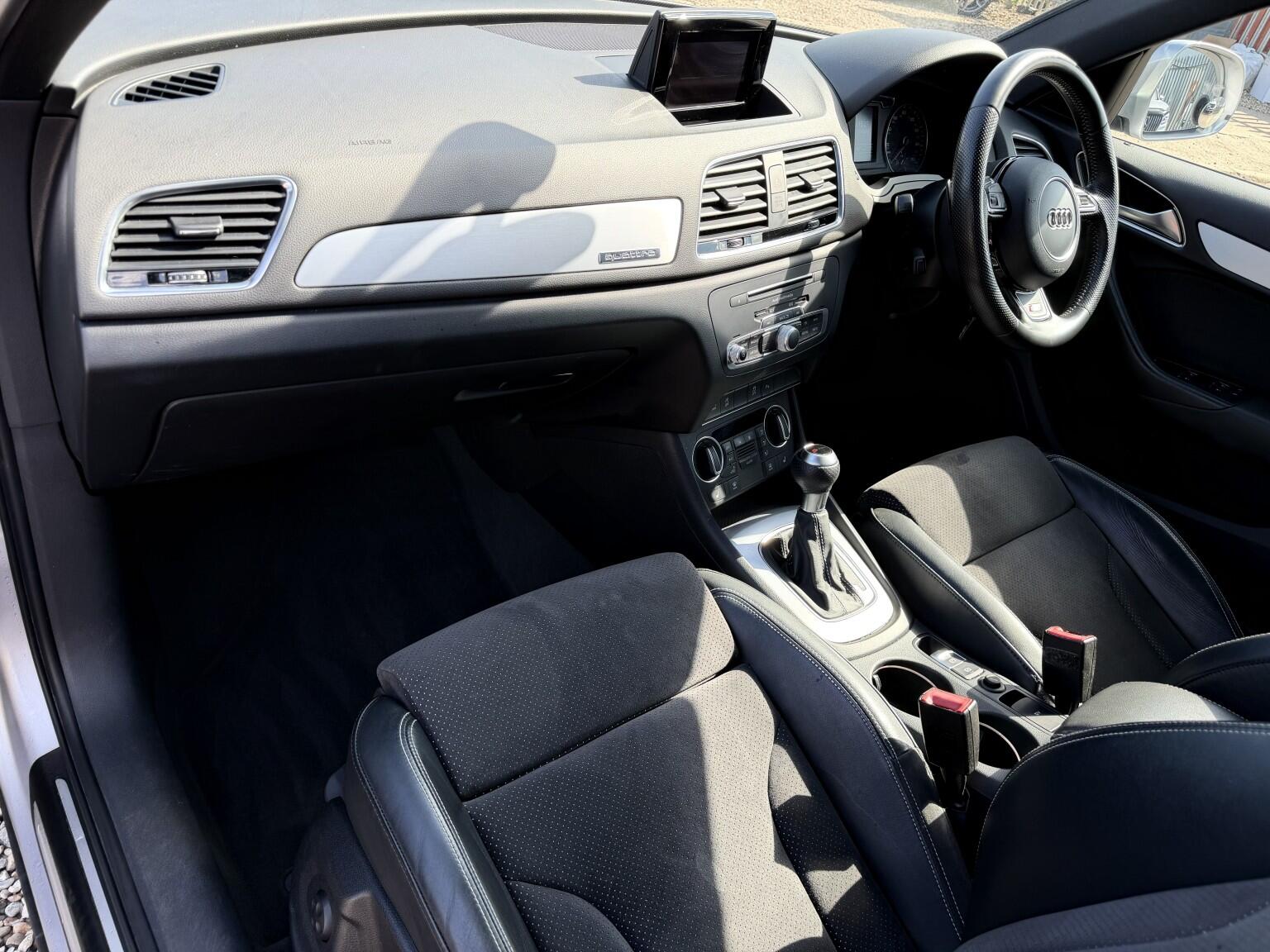 Audi Q3 view 16