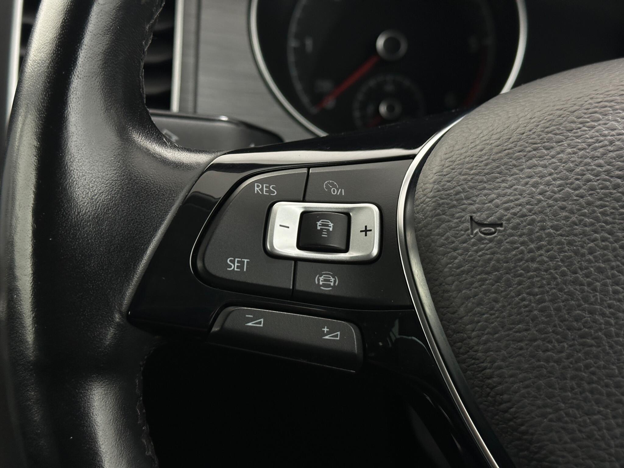 Volkswagen Golf Sportsvan view 15
