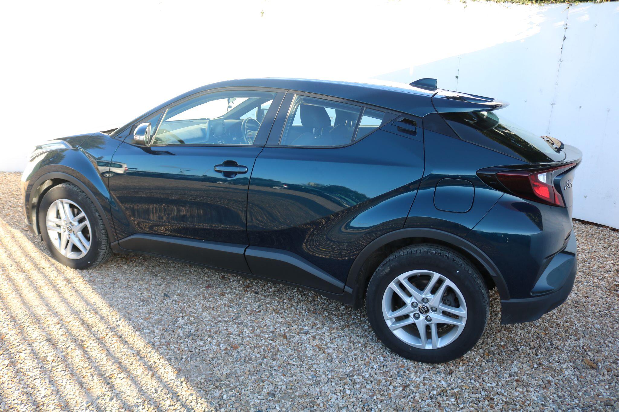 Toyota C-HR view 4