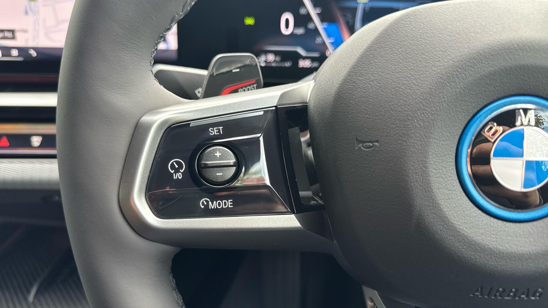 BMW 5 Series view 17