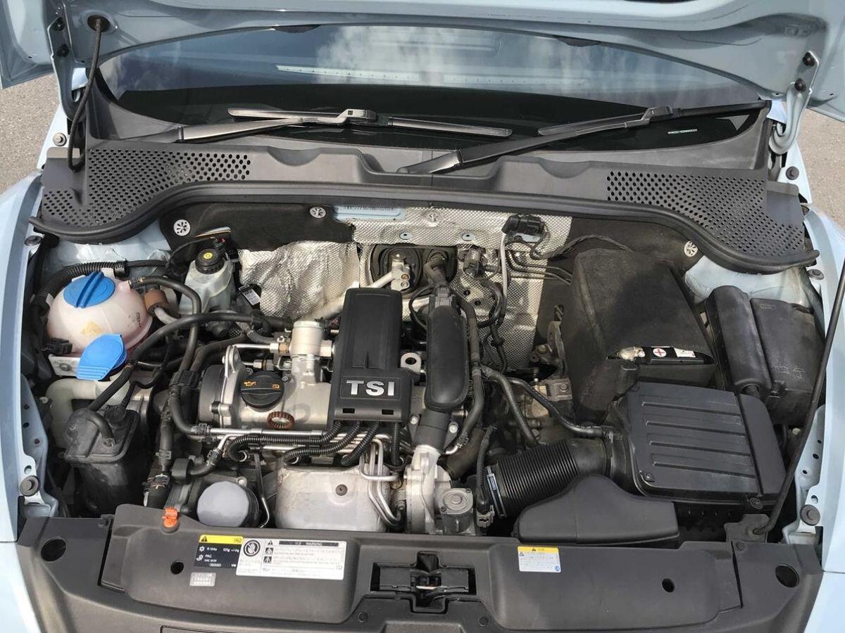 Volkswagen Beetle view 23