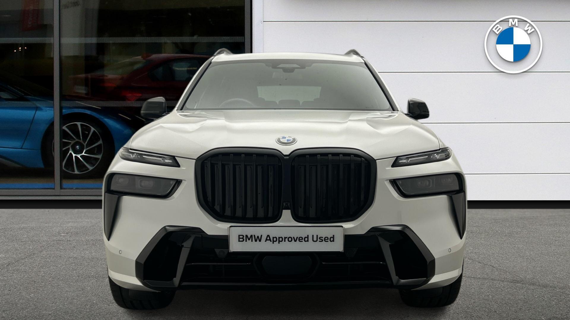BMW X7 view 16