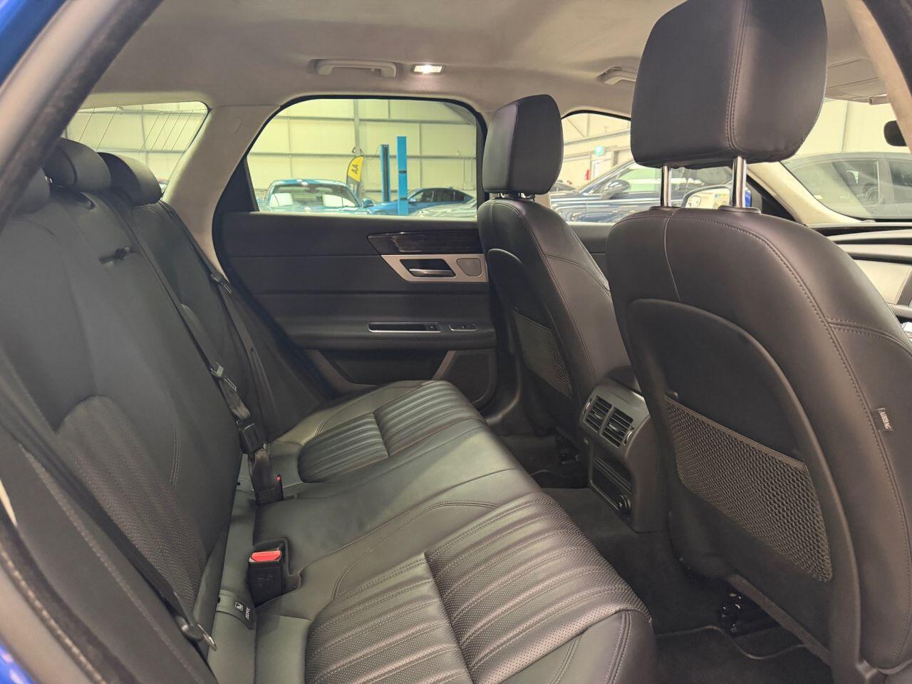 Jaguar XF view 22