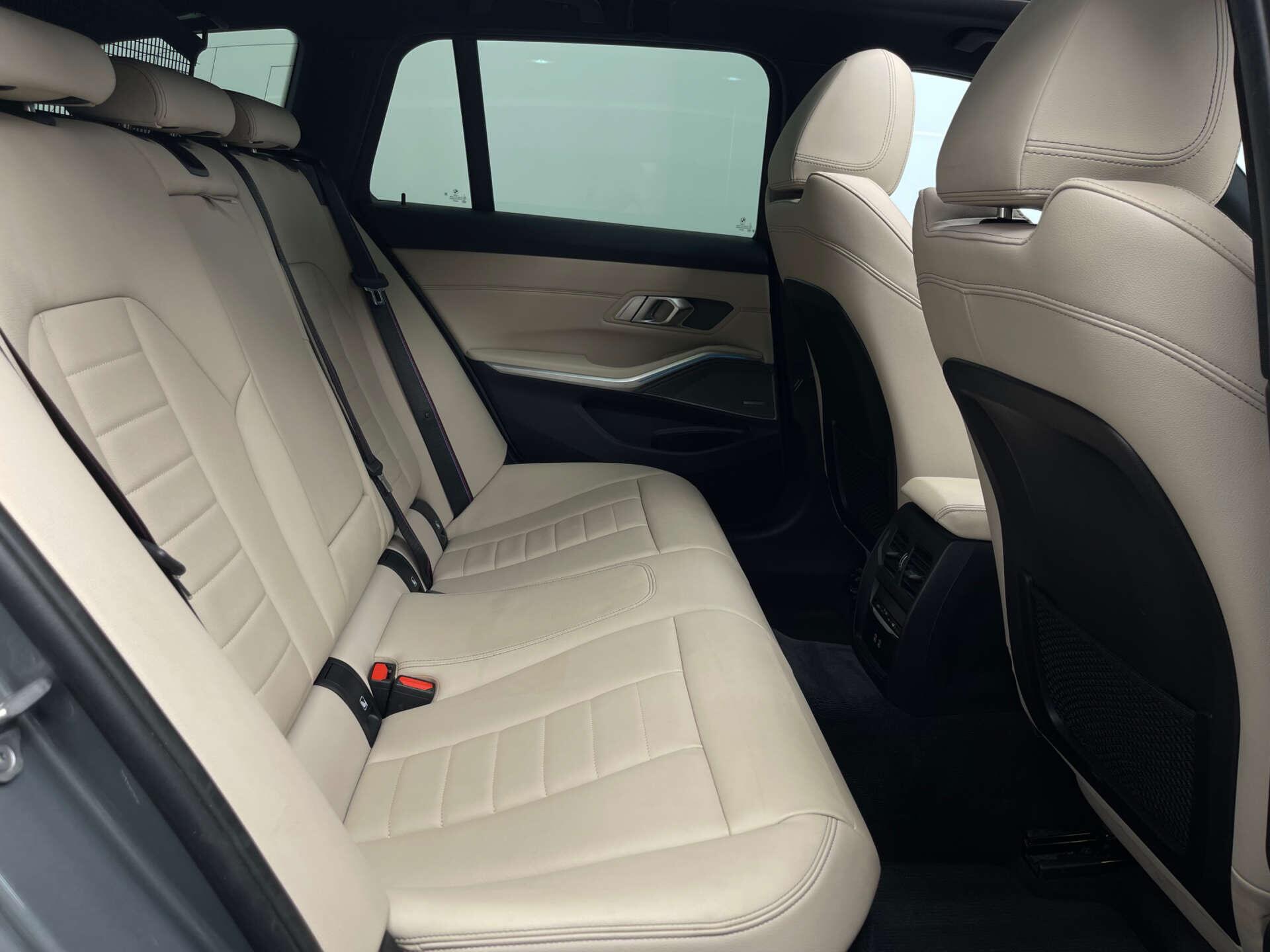 BMW 3 Series view 27
