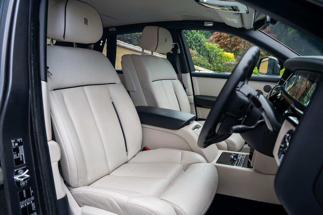 Rolls-Royce Phantom view 41