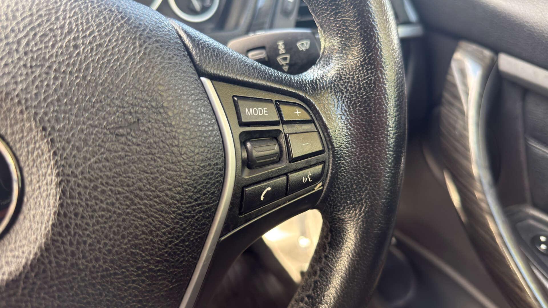 BMW 3 Series view 18