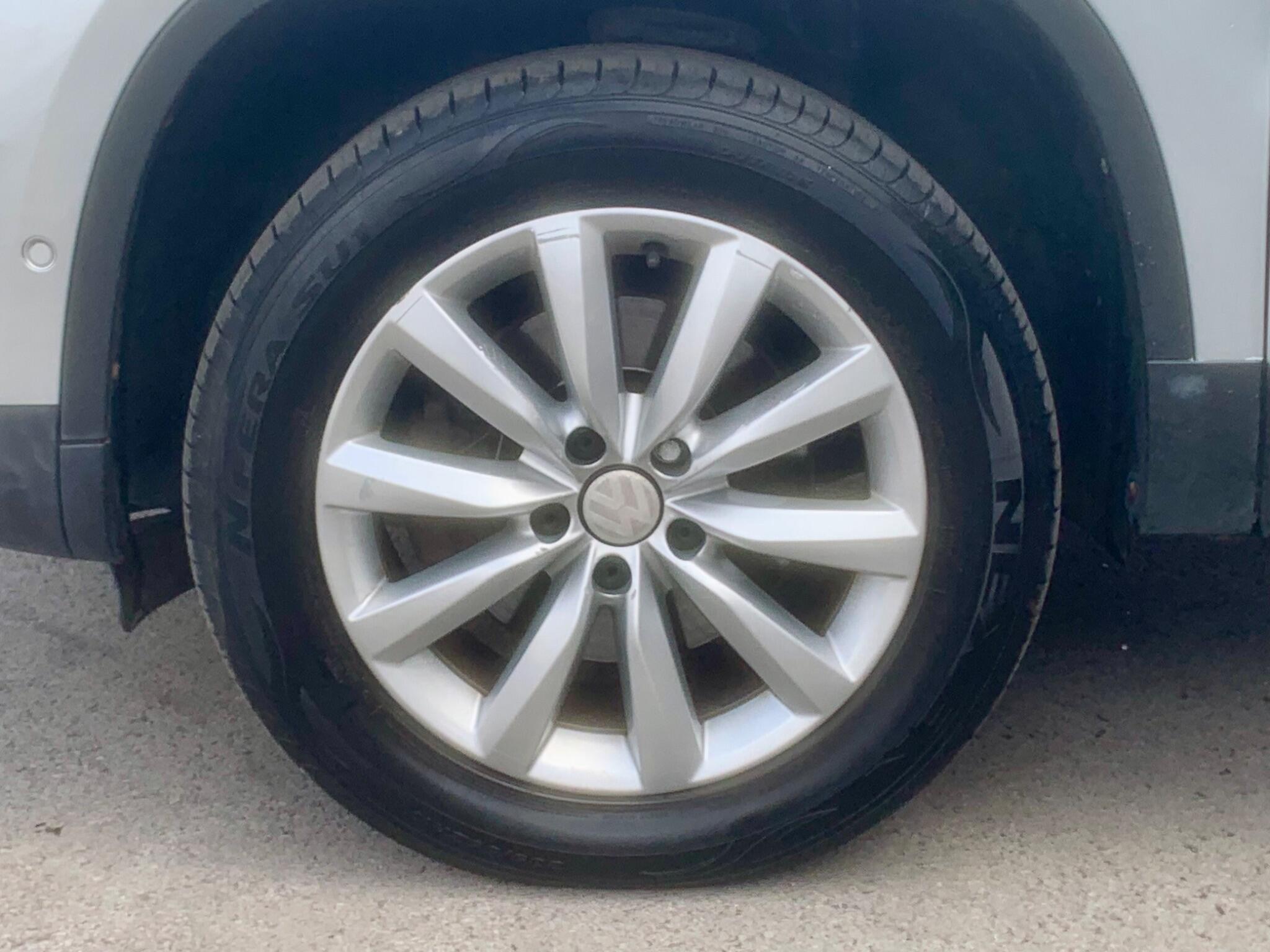 Volkswagen Tiguan view 13