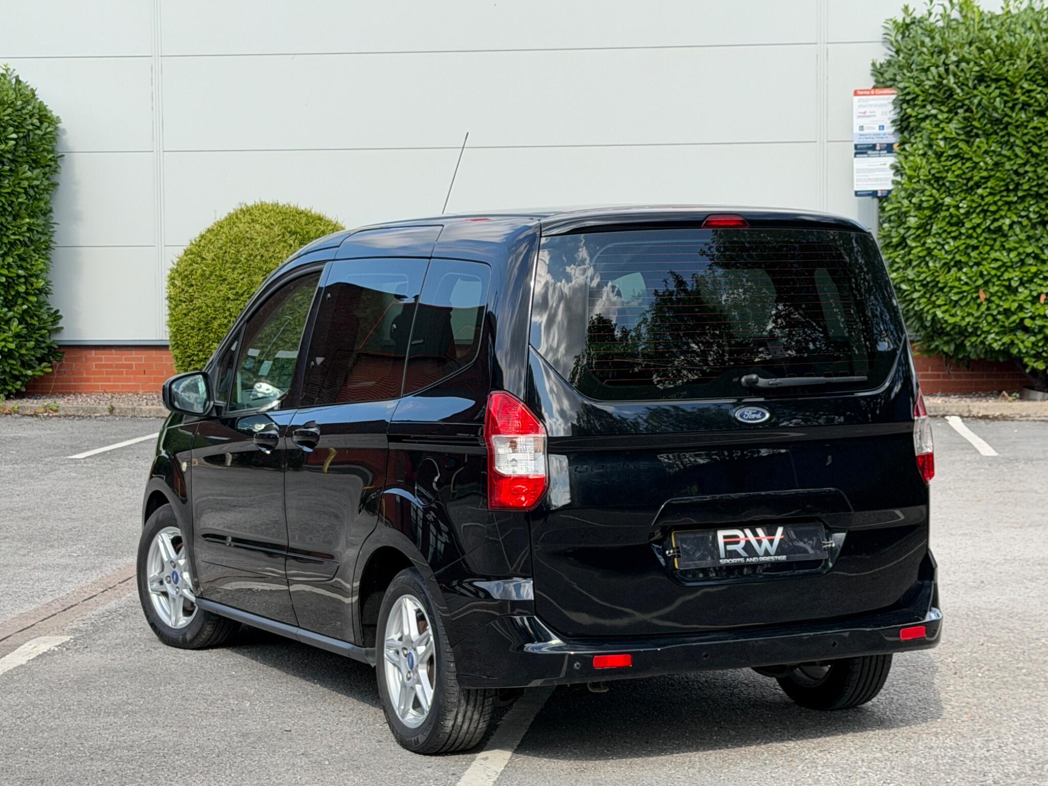 Ford Tourneo Courier view 34