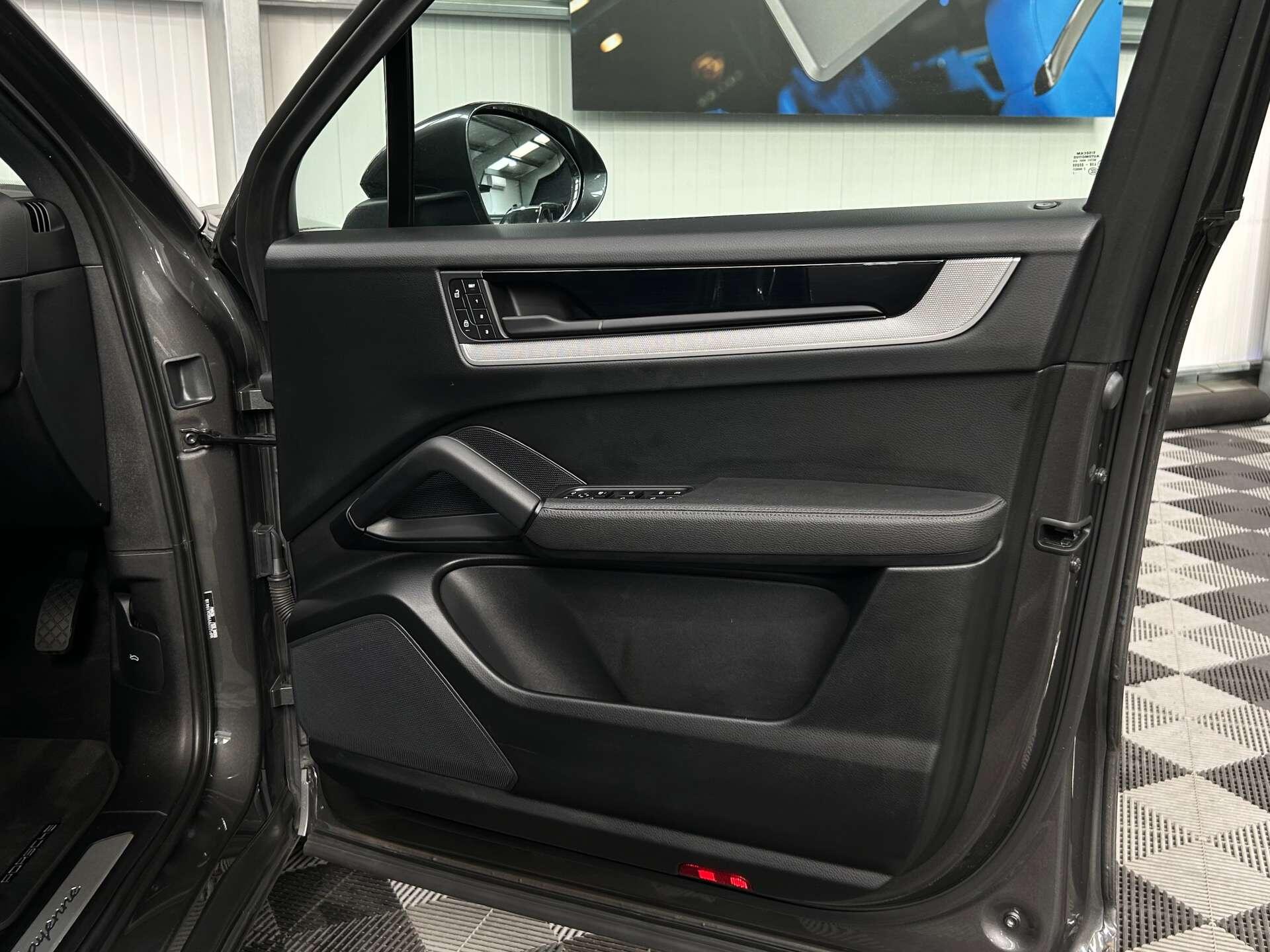 Porsche Cayenne view 21