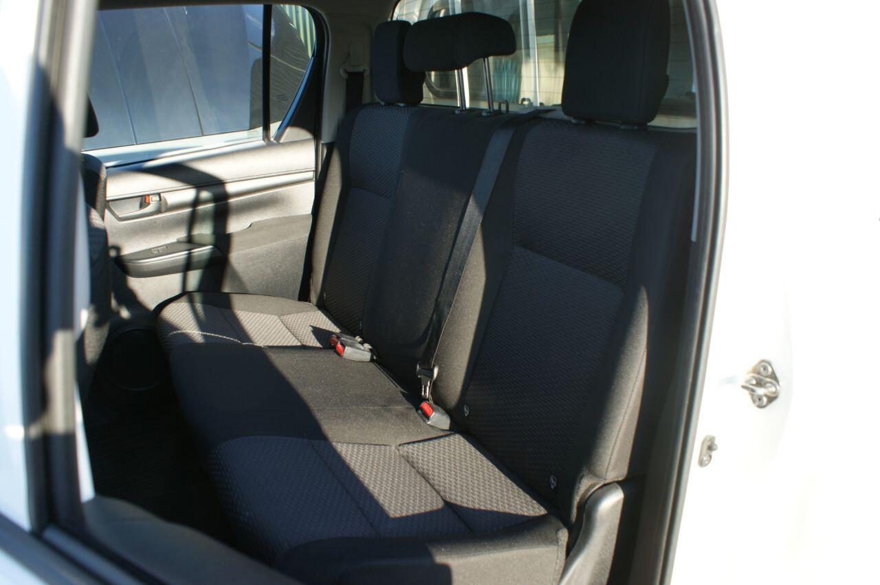 Toyota Hilux view 29