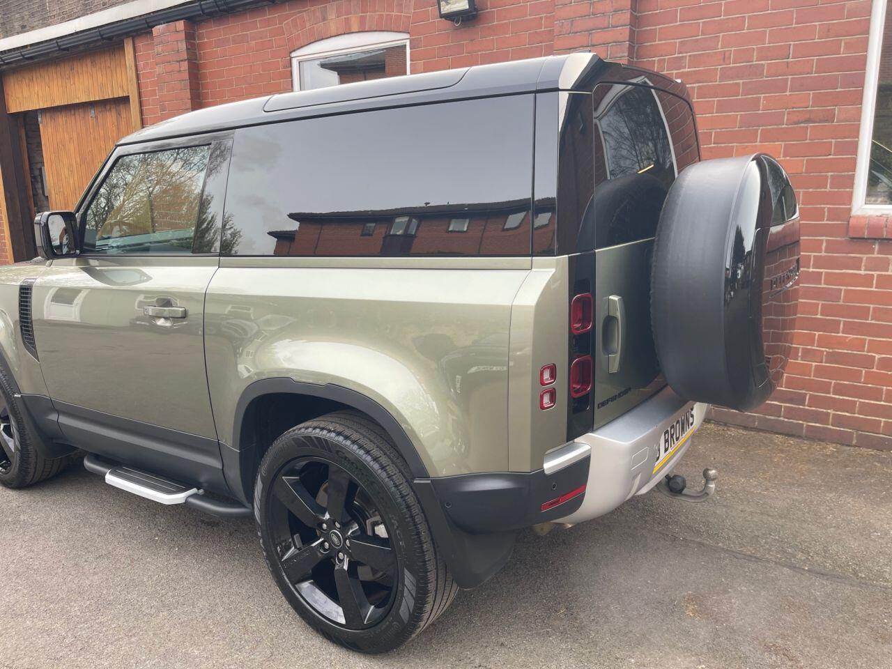 Land Rover Defender 90 view 28