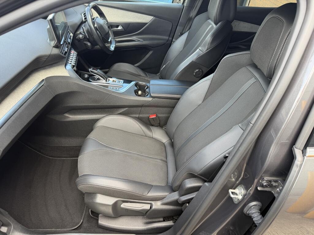 Peugeot 3008 view 7