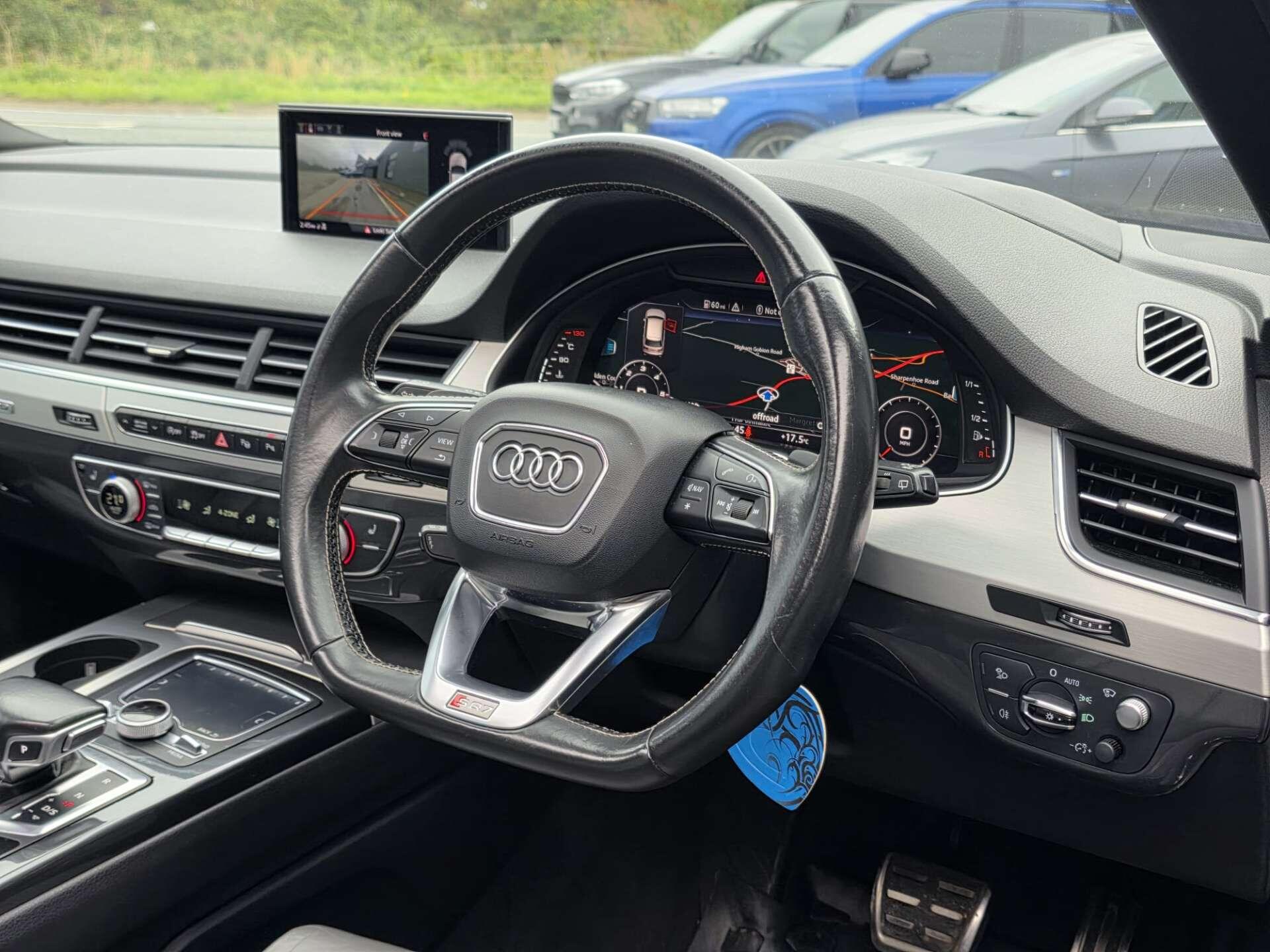 Audi SQ7 view 38