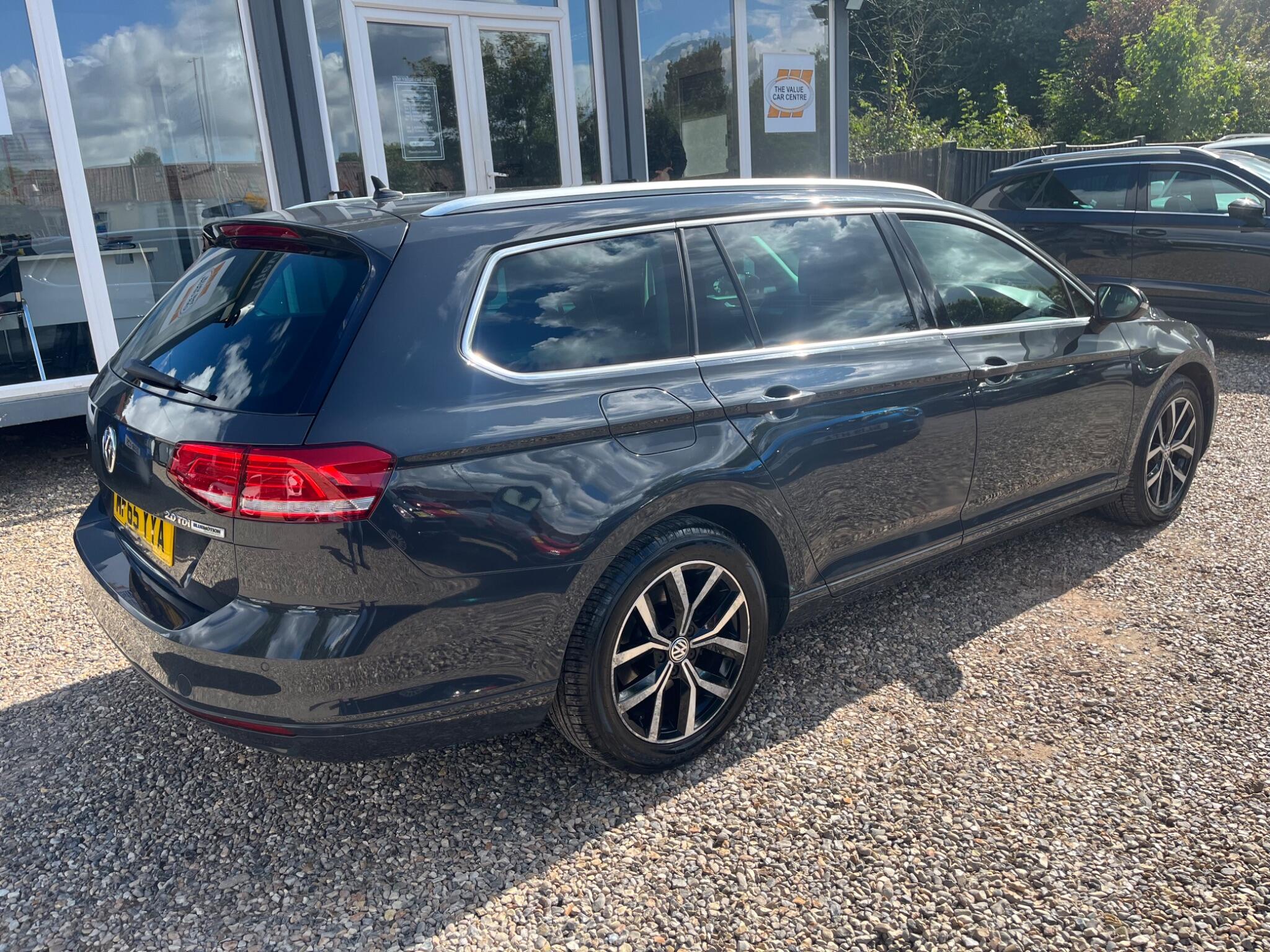 Volkswagen Passat view 4