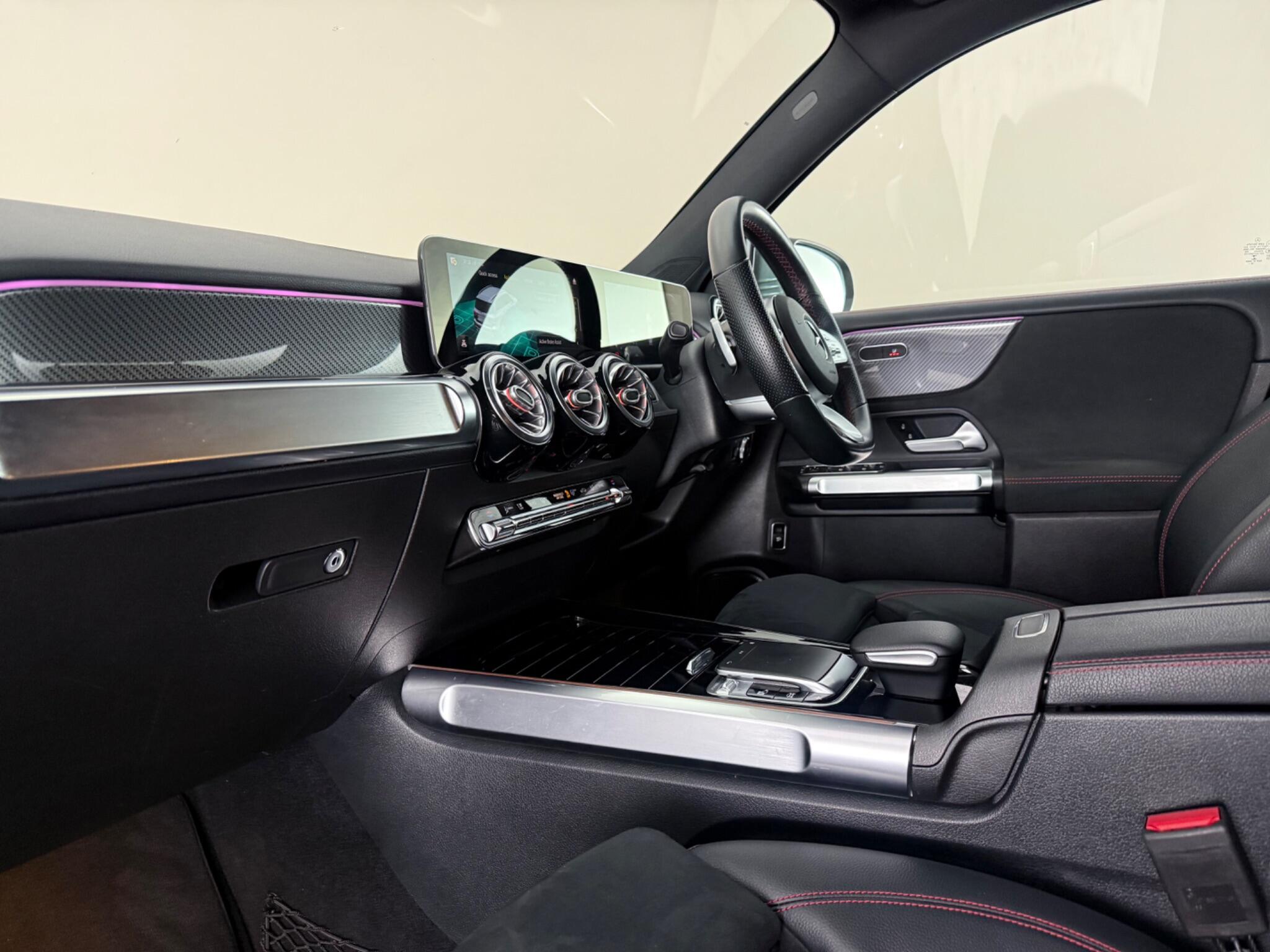 Mercedes-Benz GLB view 4