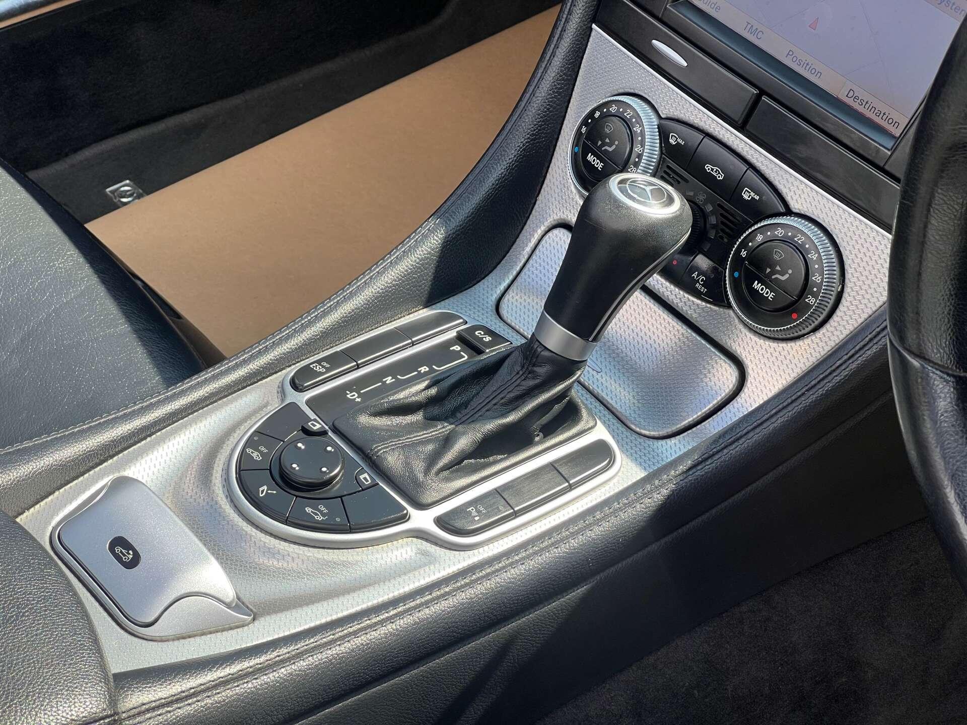 Mercedes-Benz SL view 25