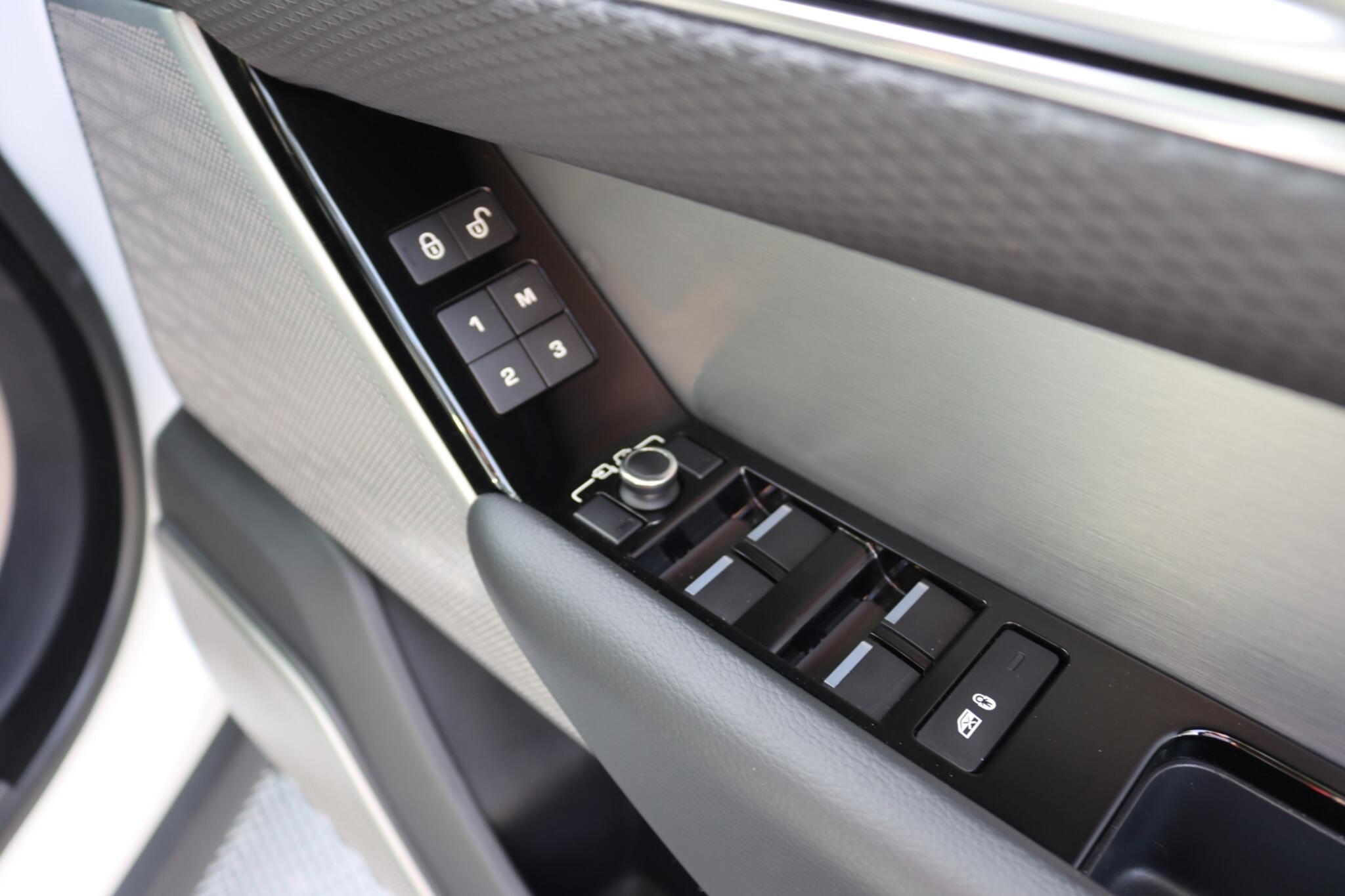 Land Rover Range Rover Velar view 38
