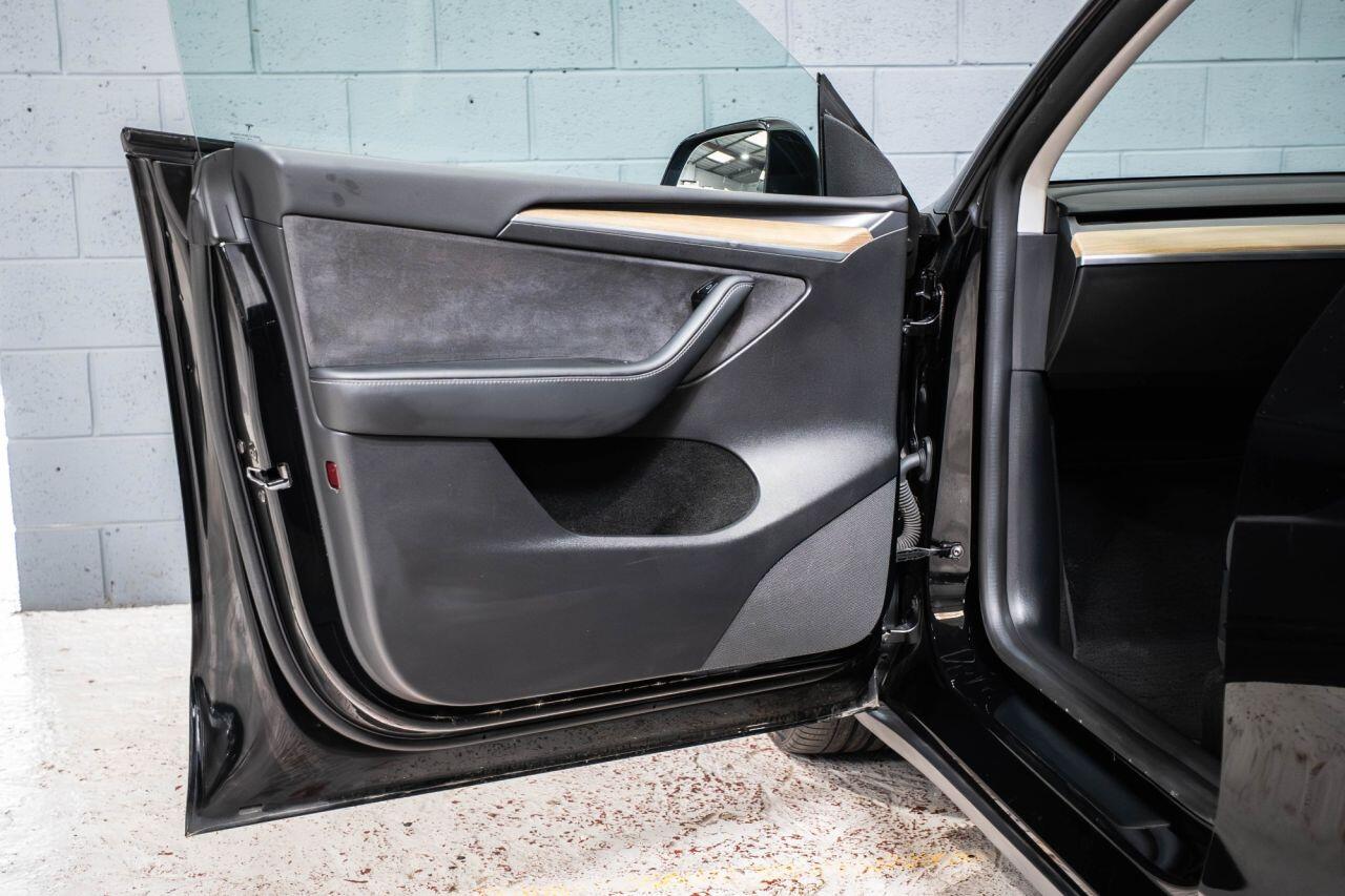 Tesla Model Y view 14