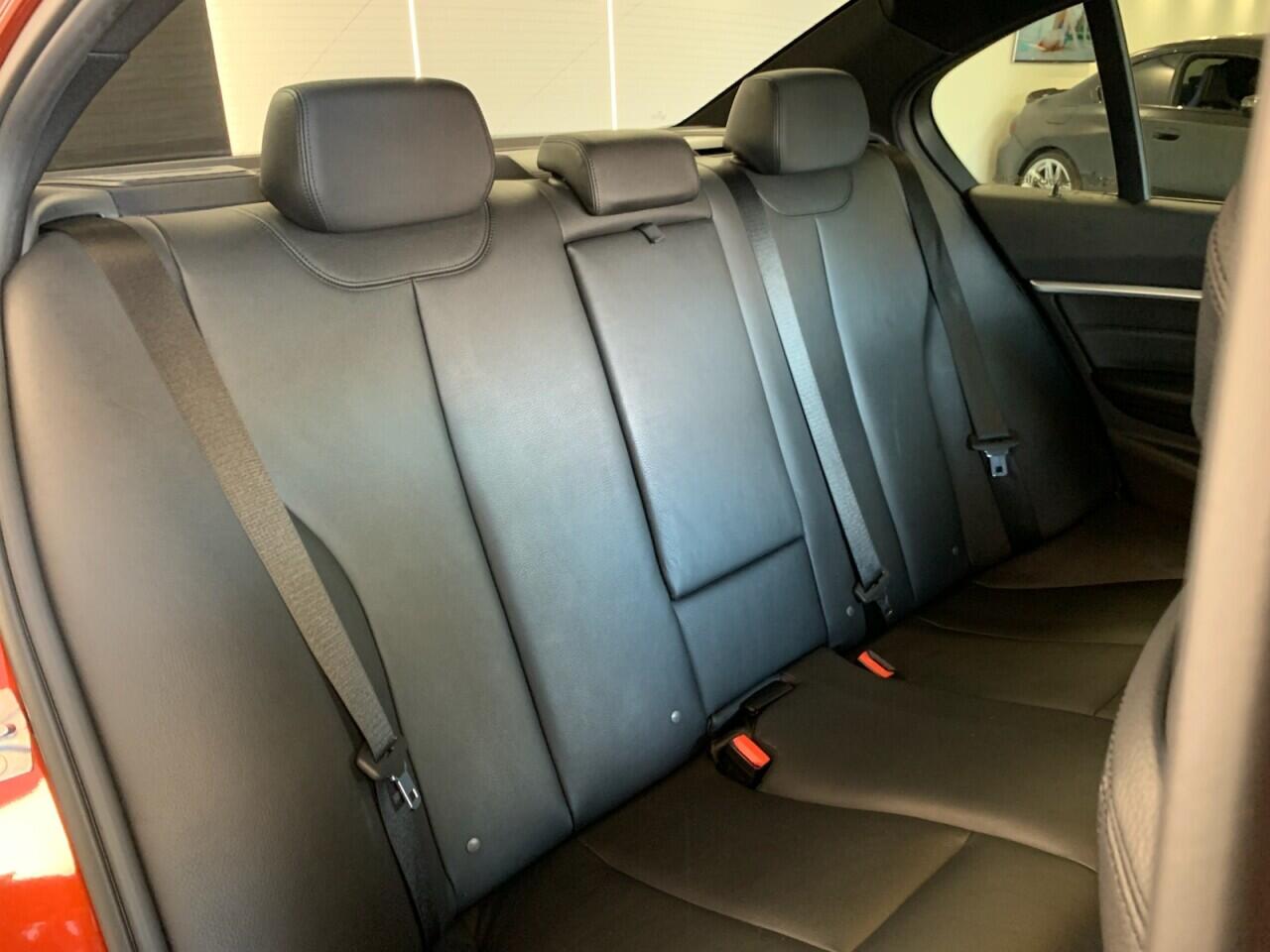 BMW 3 Series view 25