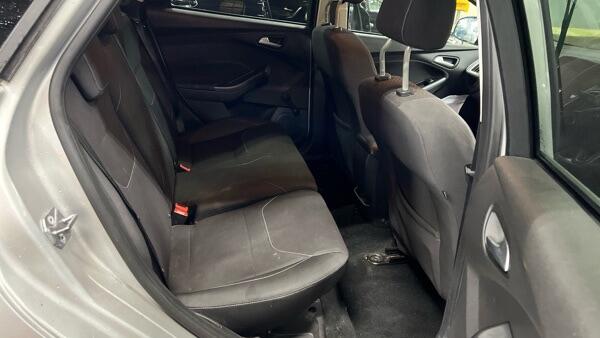Ford Focus view 10
