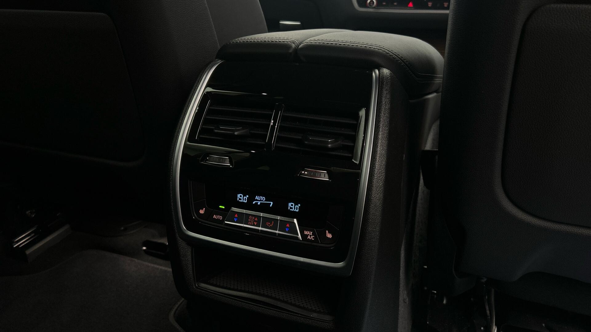 BMW X7 view 36