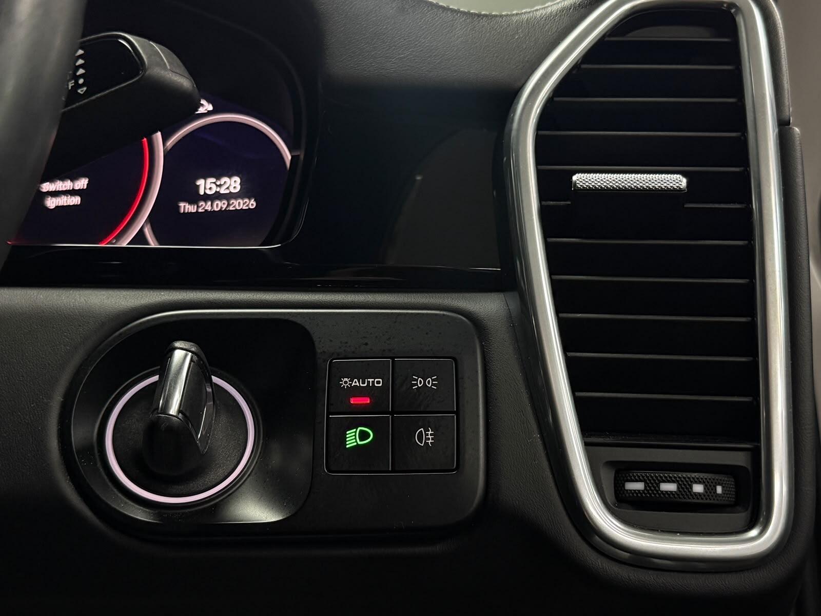 Porsche Cayenne view 30