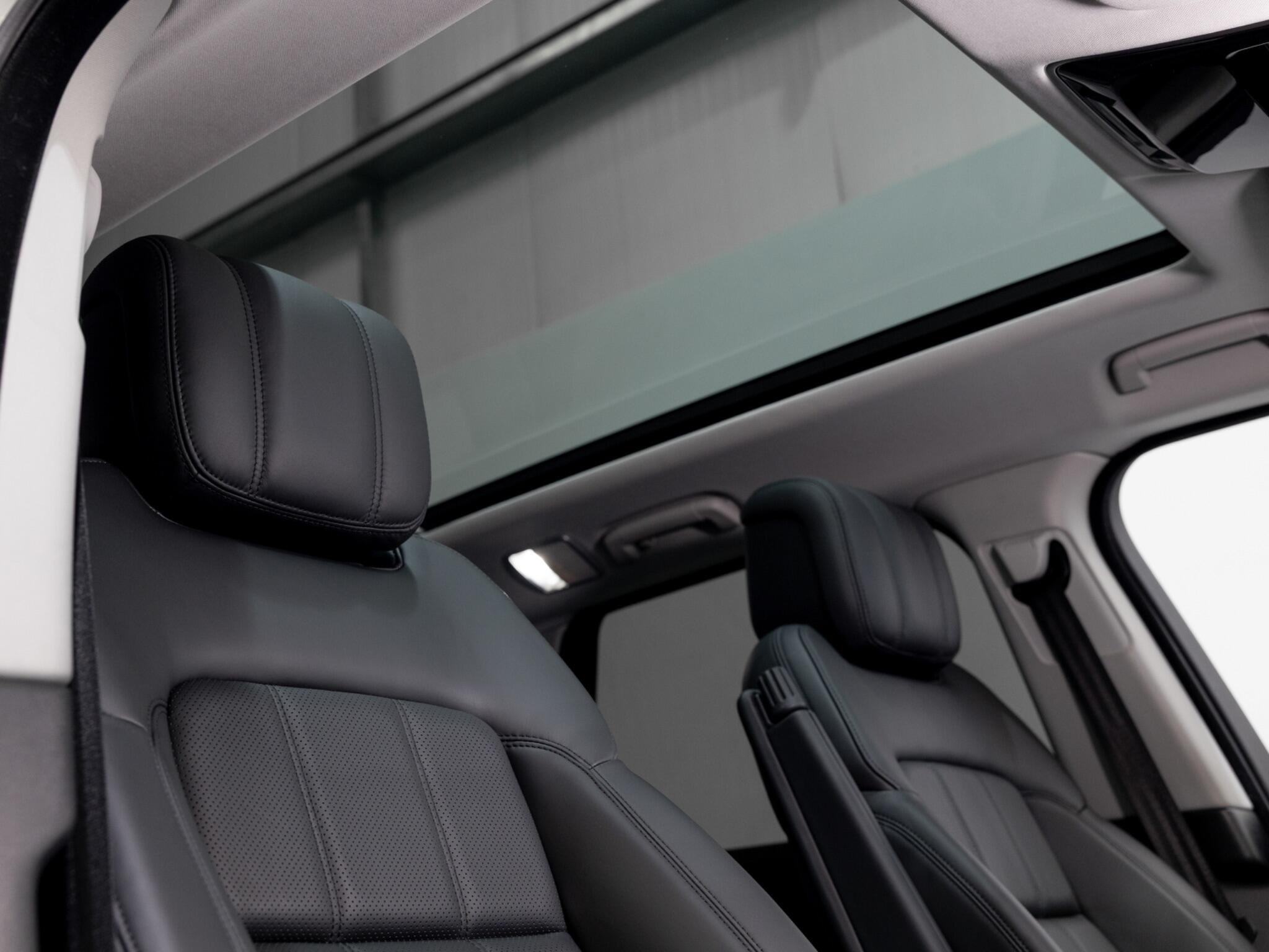Land Rover Range Rover Sport view 3
